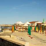 ...e da inizio 900 nacquero i primi stabilimenti balneari che attirarono migliaia di villeggianti, in particolare dalla vicina Bitonto. Del 1902 � il Lido La Rotonda, il pi� antico di quelli ancora oggi esistenti a Bari